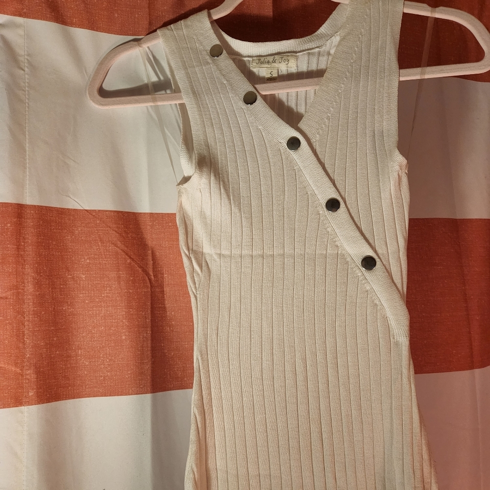 White Sleveless Ribbed Dress